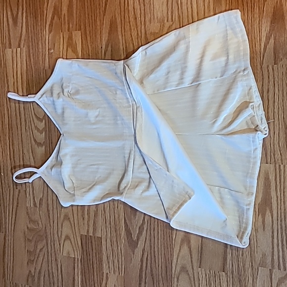 Popular Basics Cream Shimmer Short / Skort Romper Size Medium - Picture 2 of 14